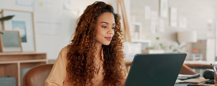 Women looking at her computer