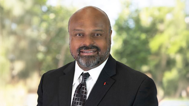 Foto del Dr. Eli Jones